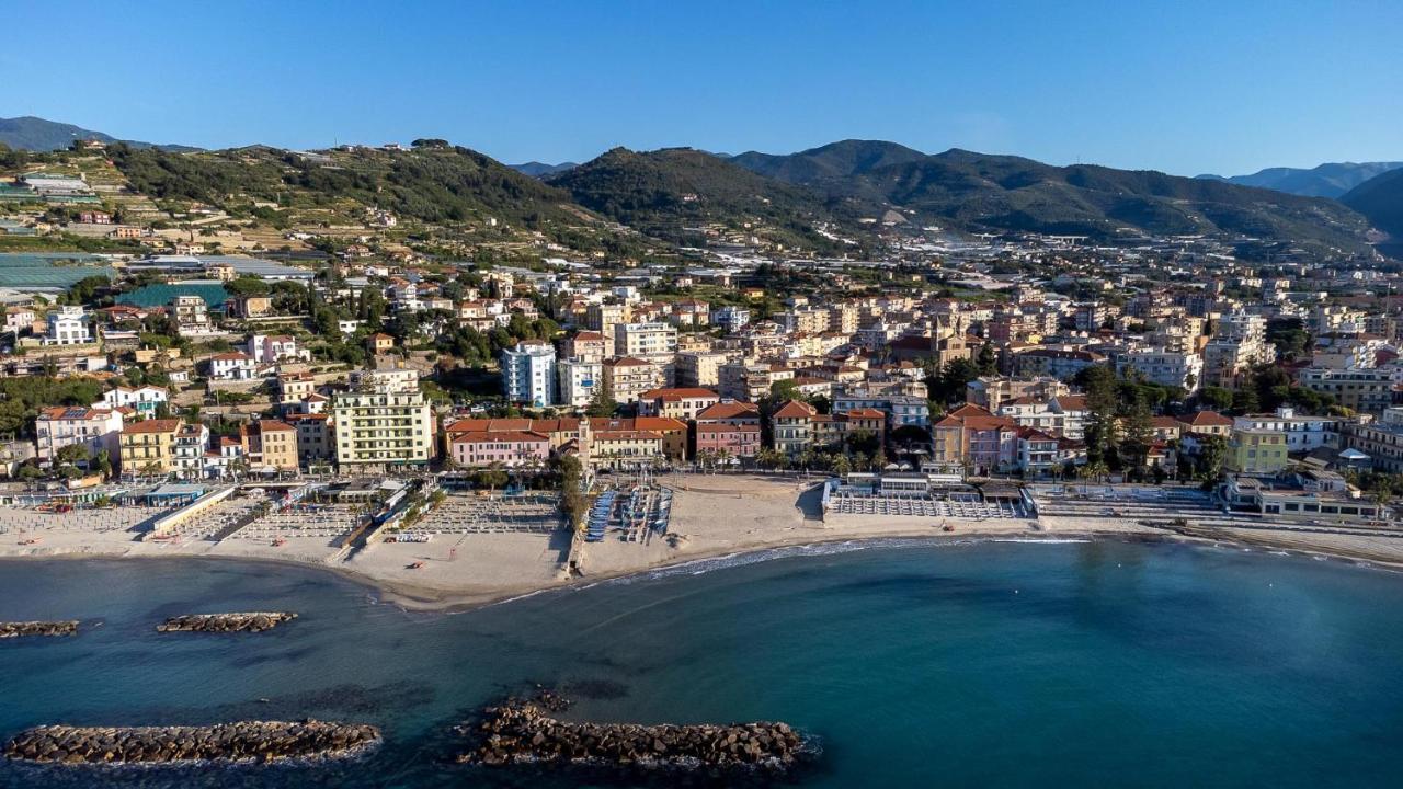 Hotel Vita Serena Arma di Taggia Buitenkant foto