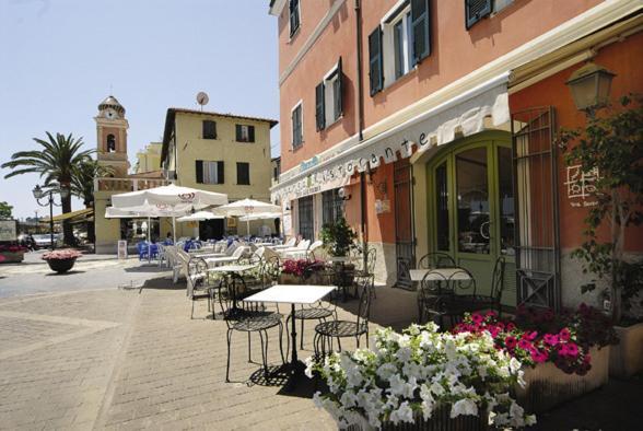 Hotel Vita Serena Arma di Taggia Buitenkant foto